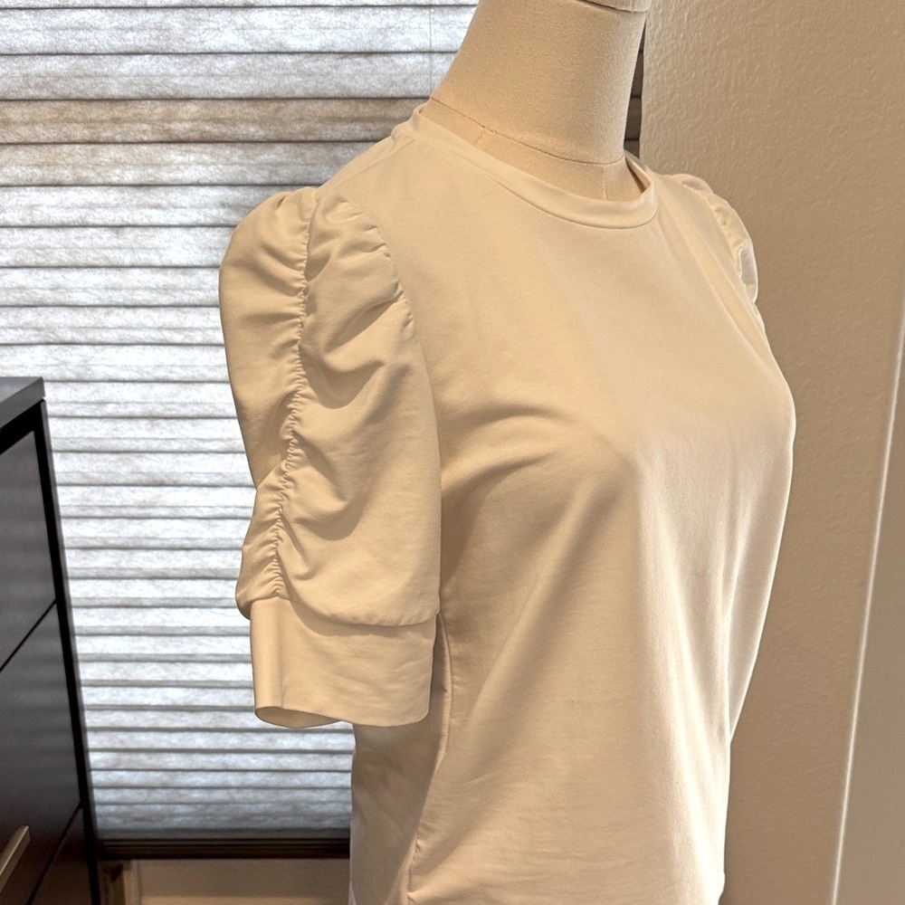 Woman's Walter Baker Puff Sleeve Skippy Top in Buttercup. Size S - Picture 5 of 8